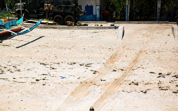 3rd Marine Littoral Regiment loads Philippine surface connectors after maritime key terrain security operations during KAMANDAG 10