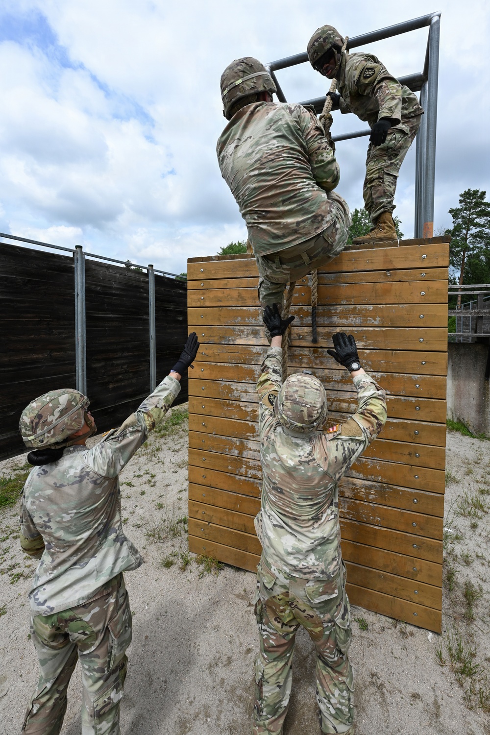 809th MRBC teamwork at Leaders Reaction Course
