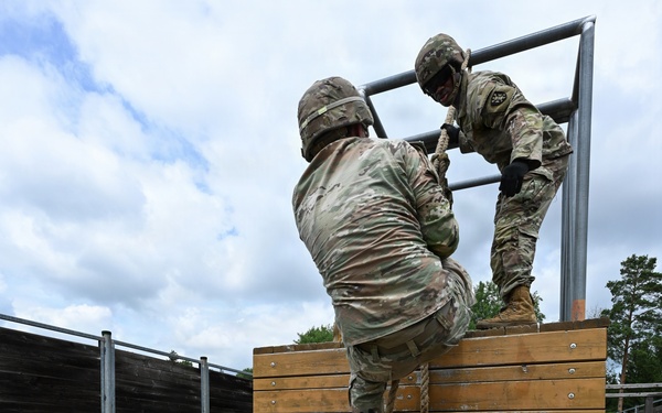 809th MRBC teamwork at Leaders Reaction Course