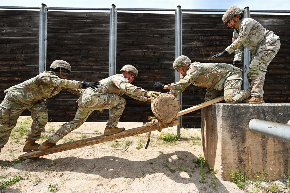809th MRBC teamwork at Leaders Reaction Course