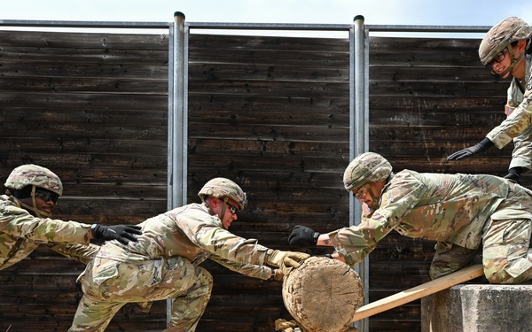 809th MRBC teamwork at Leaders Reaction Course