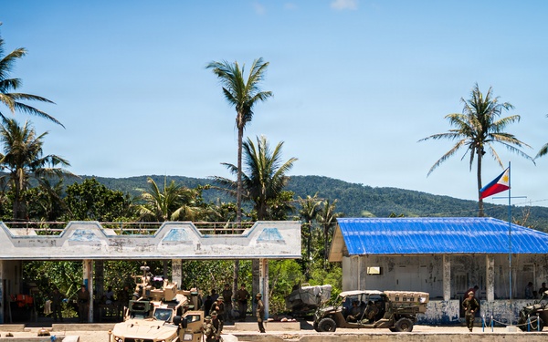 3rd Marine Littoral Regiment loads Philippine surface connectors after maritime key terrain security operations during KAMANDAG 10