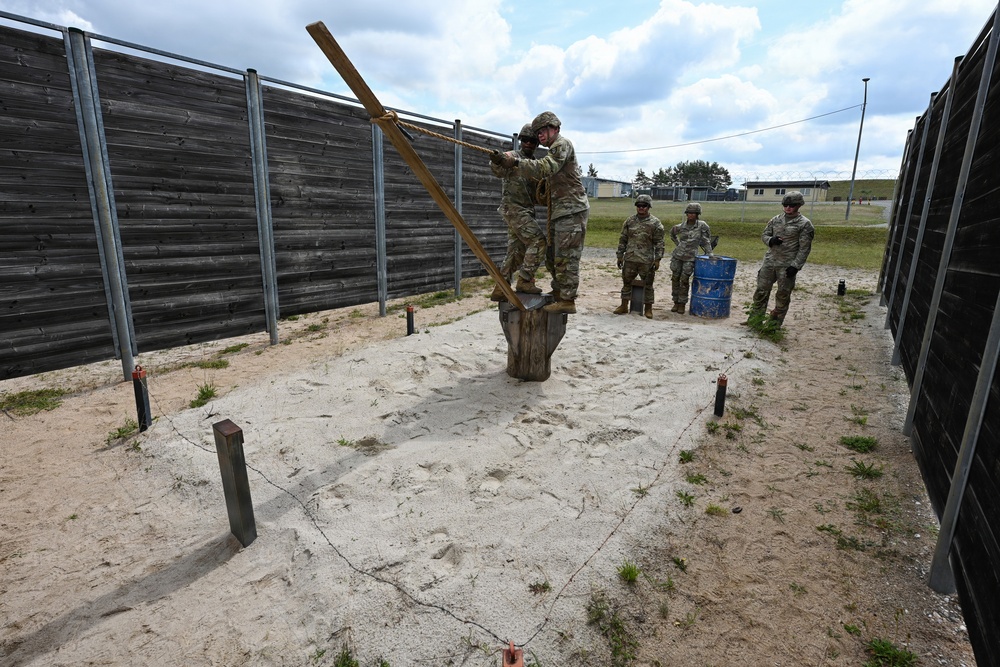 809th MRBC teamwork at Leaders Reaction Course