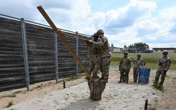 809th MRBC teamwork at Leaders Reaction Course