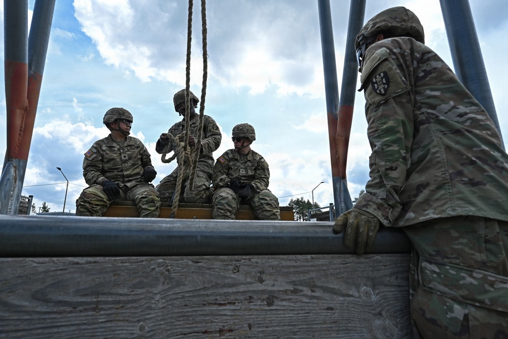 809th MRBC teamwork at Leaders Reaction Course