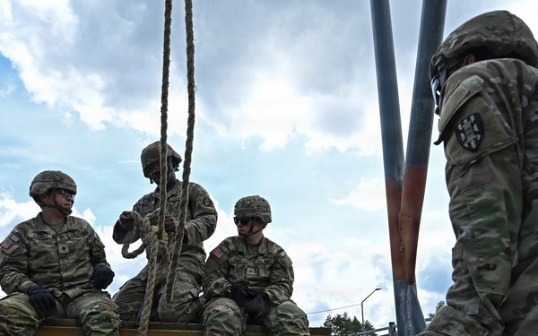 809th MRBC teamwork at Leaders Reaction Course