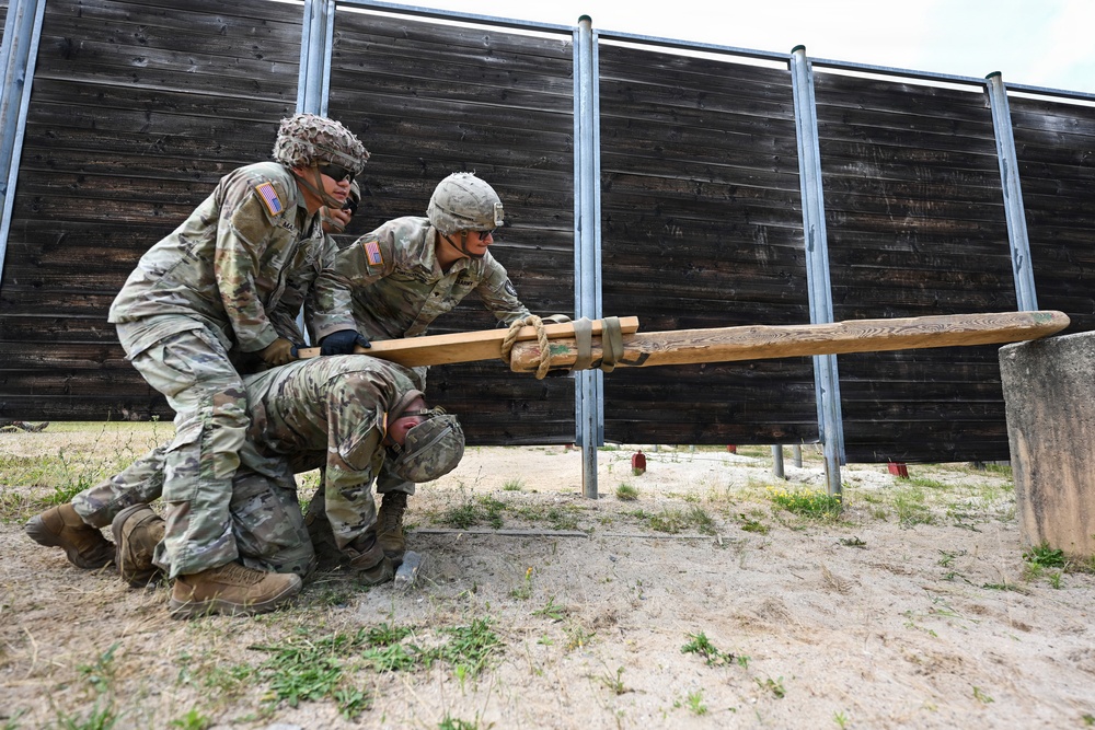809th MRBC teamwork at Leaders Reaction Course