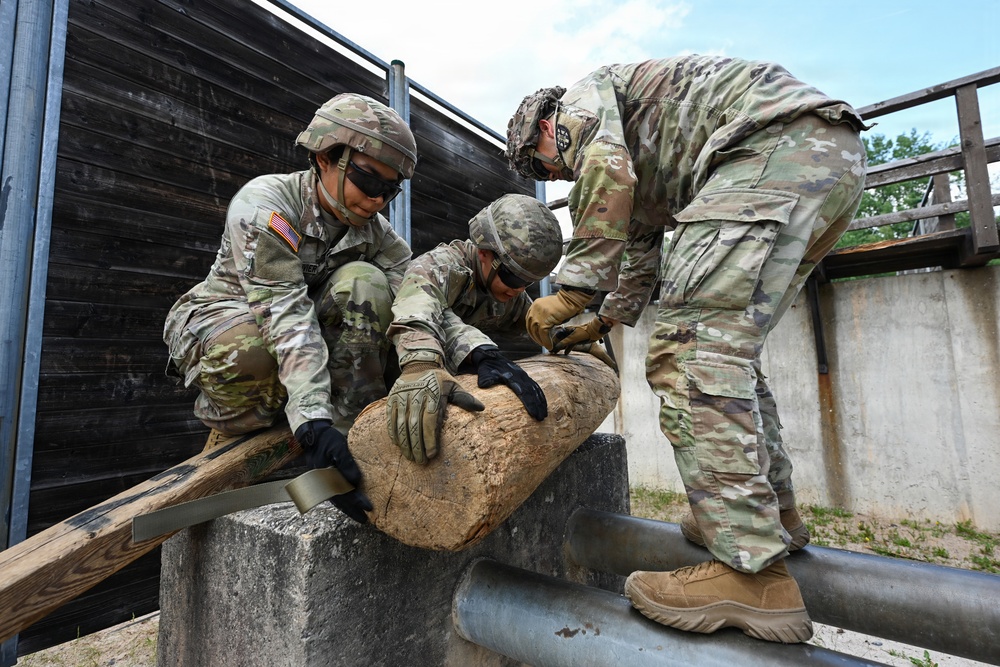 809th MRBC teamwork at Leaders Reaction Course