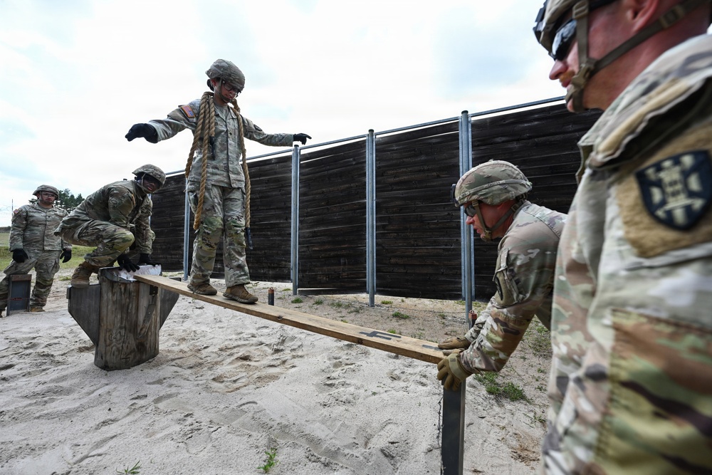 809th MRBC teamwork at Leaders Reaction Course