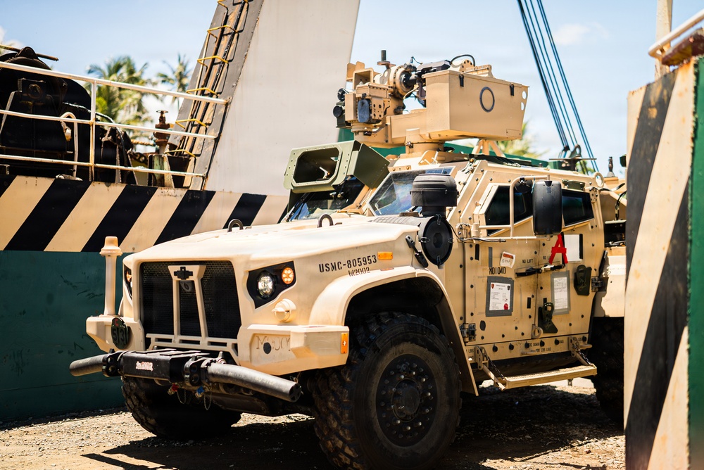 3rd Marine Littoral Regiment loads Philippine surface connectors after maritime key terrain security operations during KAMANDAG 10