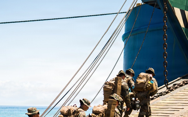 3rd Marine Littoral Regiment loads Philippine surface connectors after maritime key terrain security operations during KAMANDAG 10