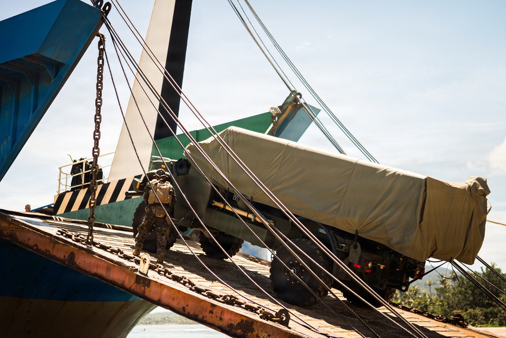 3rd Marine Littoral Regiment loads Philippine surface connectors after maritime key terrain security operations during KAMANDAG 10