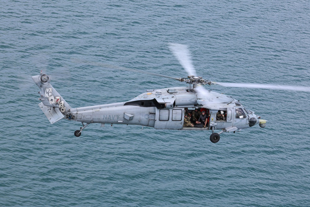 U.S. Navy EOD divers conduct jump training during RIMPAC 26