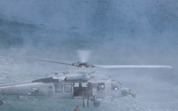 U.S. Navy EOD divers conduct jump training during RIMPAC 26