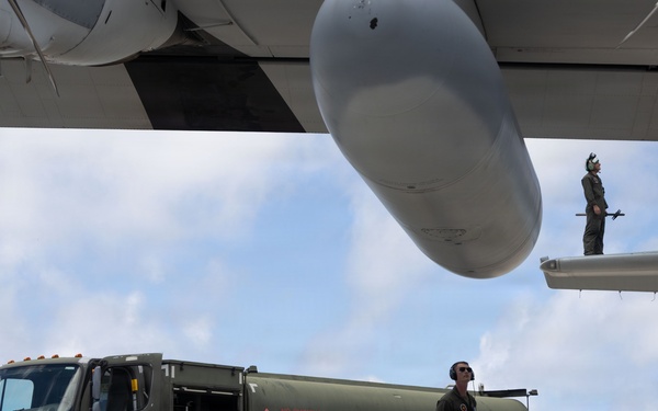 VMGR-152, VMFA-242 refuel aircraft during Valiant Shield