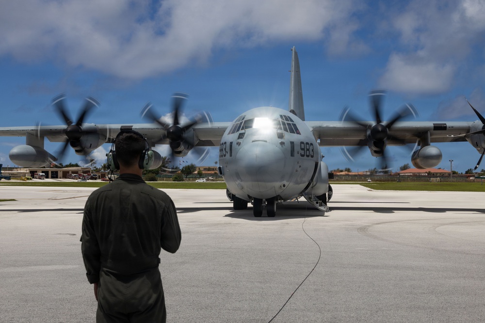 VMGR-152, VMFA-242 refuel aircraft during Valiant Shield
