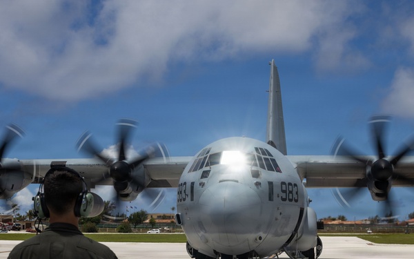 VMGR-152, VMFA-242 refuel aircraft during Valiant Shield