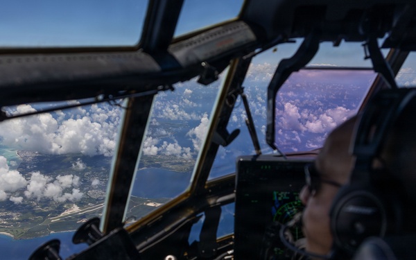 VMGR-152, VMFA-242 refuel aircraft during Valiant Shield