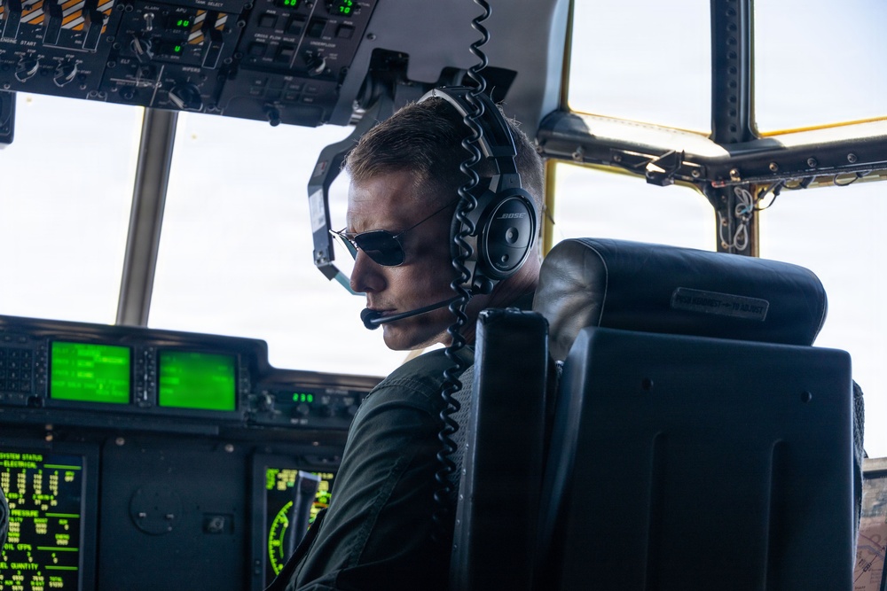 VMGR-152, VMFA-242 refuel aircraft during Valiant Shield