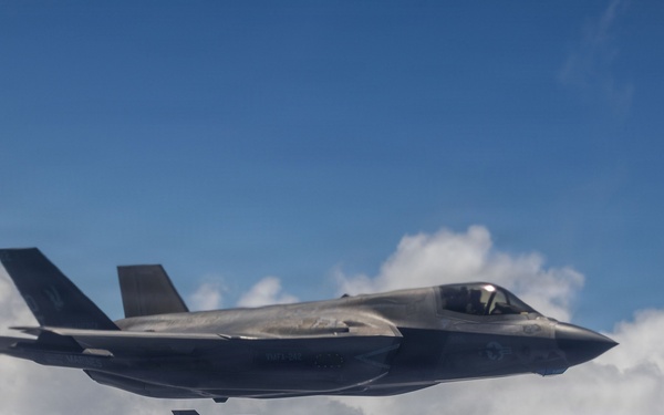 VMGR-152, VMFA-242 refuel aircraft during Valiant Shield