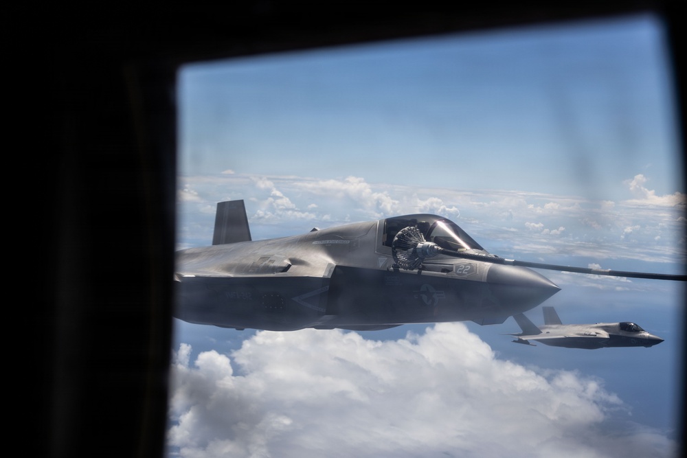 VMGR-152, VMFA-242 refuel aircraft during Valiant Shield