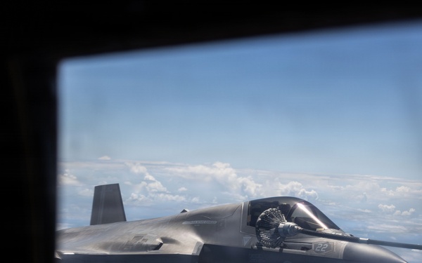 VMGR-152, VMFA-242 refuel aircraft during Valiant Shield