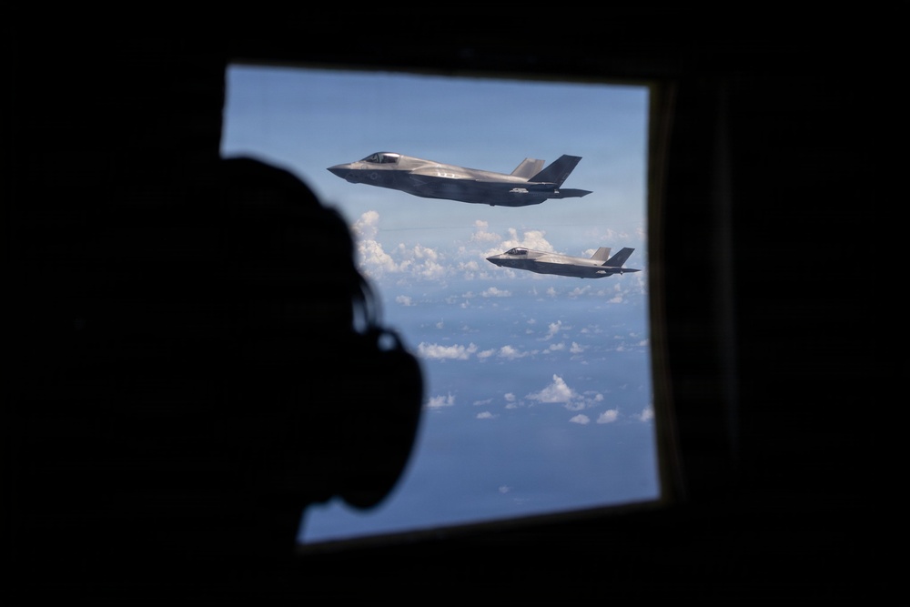VMGR-152, VMFA-242 refuel aircraft during Valiant Shield
