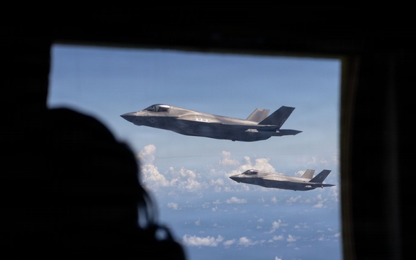 VMGR-152, VMFA-242 refuel aircraft during Valiant Shield