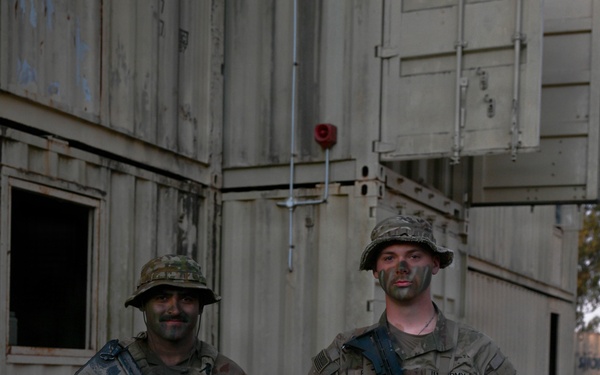Southern Jackaroo 26: Australian soldier and U.S. Army Soldier Pose Together