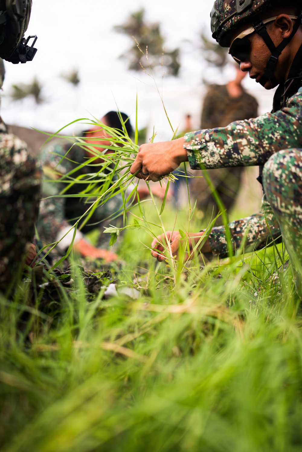 3rd Littoral Combat Team, Philippine marines conduct cover and concealment training during KAMANDAG 10
