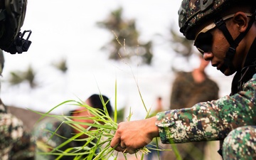 3rd Littoral Combat Team, Philippine marines conduct cover and concealment training during KAMANDAG 10