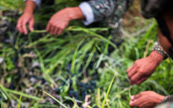 3rd Littoral Combat Team, Philippine marines conduct cover and concealment training during KAMANDAG 10