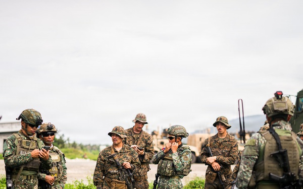 3rd Littoral Combat Team, Philippine marines conduct cover and concealment training during KAMANDAG 10