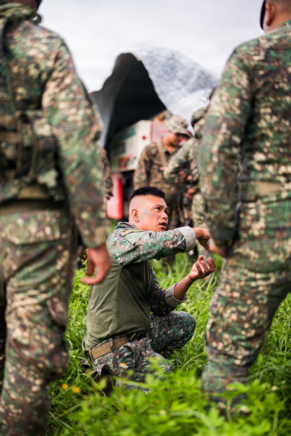3rd Littoral Combat Team, Philippine marines conduct cover and concealment training during KAMANDAG 10