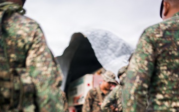 3rd Littoral Combat Team, Philippine marines conduct cover and concealment training during KAMANDAG 10