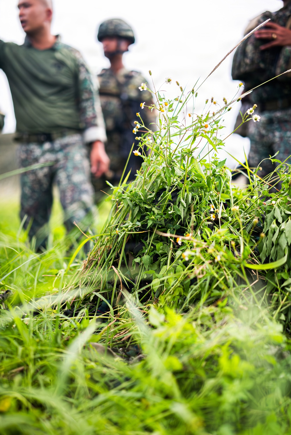 3rd Littoral Combat Team, Philippine marines conduct cover and concealment training during KAMANDAG 10