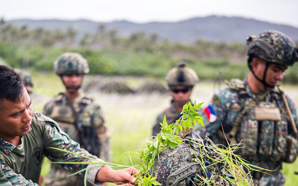 3rd Littoral Combat Team, Philippine marines conduct cover and concealment training during KAMANDAG 10