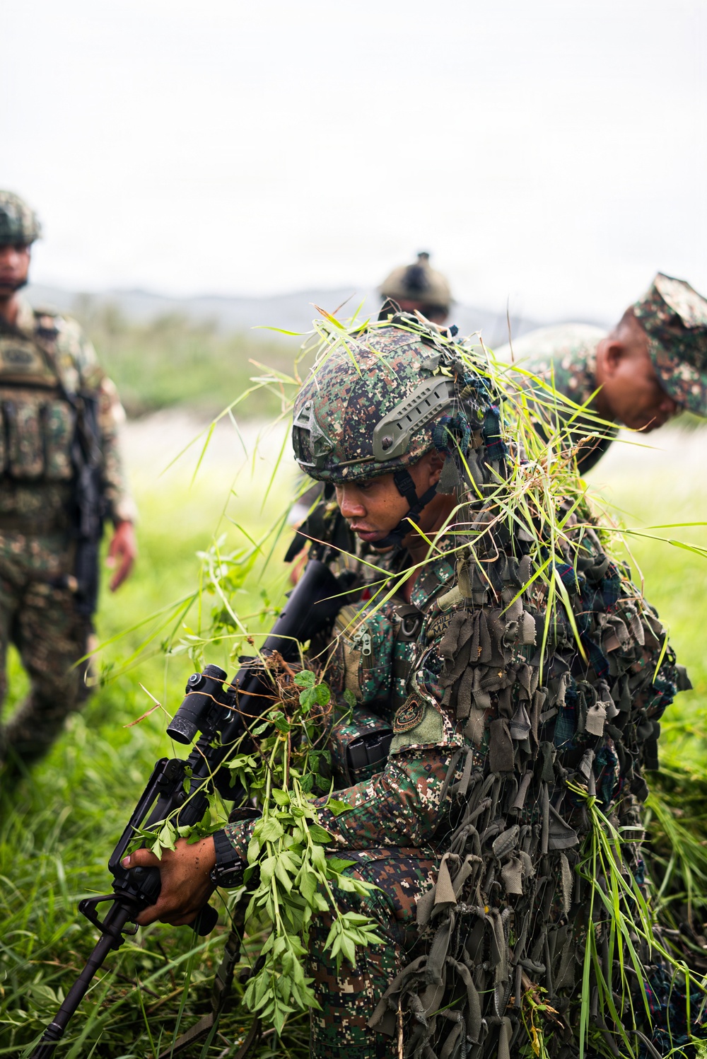 3rd Littoral Combat Team, Philippine marines conduct cover and concealment training during KAMANDAG 10