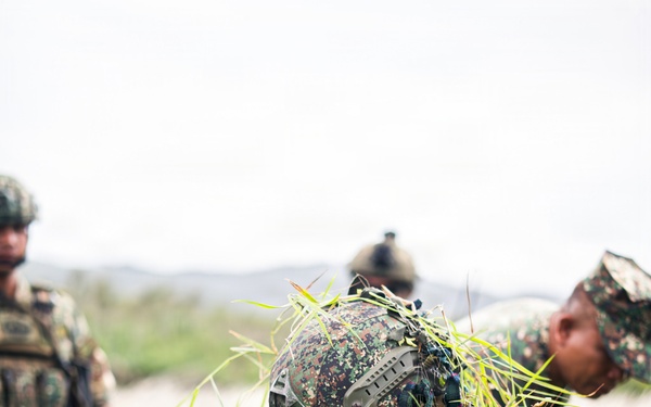 3rd Littoral Combat Team, Philippine marines conduct cover and concealment training during KAMANDAG 10