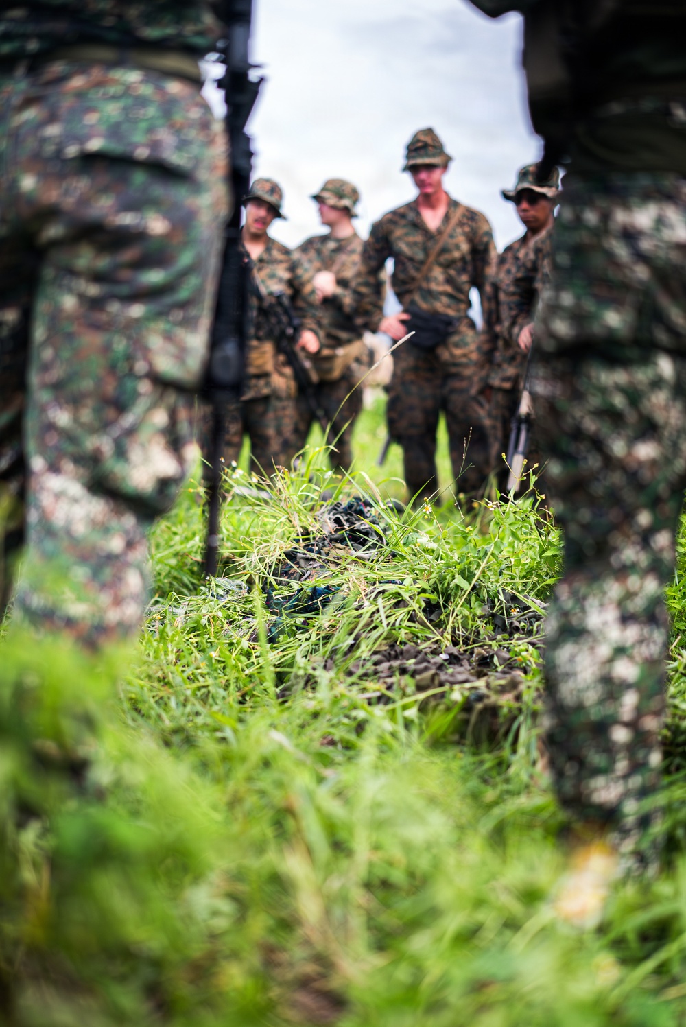3rd Littoral Combat Team, Philippine marines conduct cover and concealment training during KAMANDAG 10