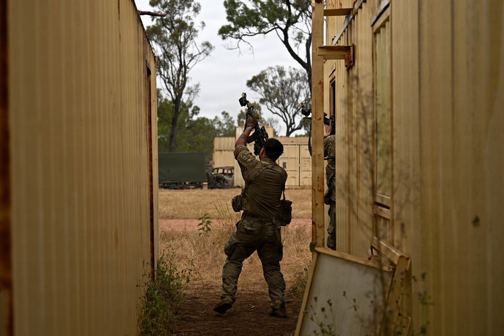 Southern Jackaroo 26: U.S. Army Soldier Defends During Simulated Attacks
