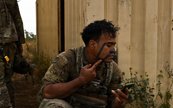 Southern Jackaroo 26: U.S. Army Soldier Applies Combat Paint