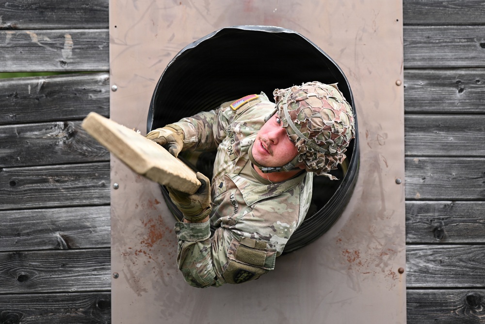 809th MRBC teamwork at Leaders Reaction Course