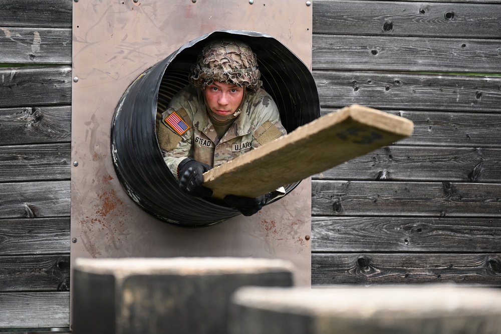 809th MRBC teamwork at Leaders Reaction Course