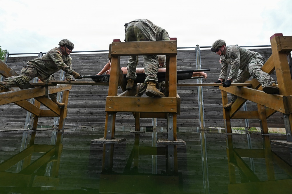 809th MRBC teamwork at Leaders Reaction Course