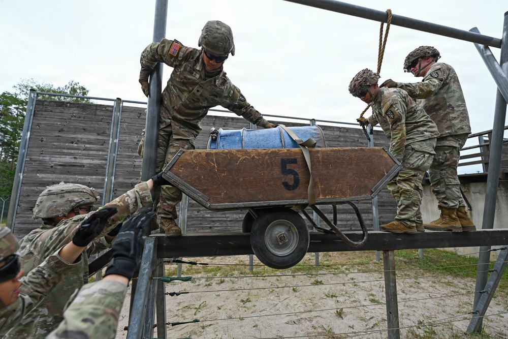 809th MRBC teamwork at Leaders Reaction Course