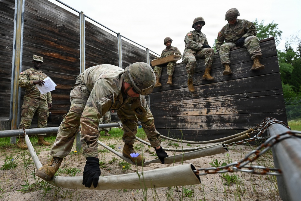 809th MRBC teamwork at Leaders Reaction Course