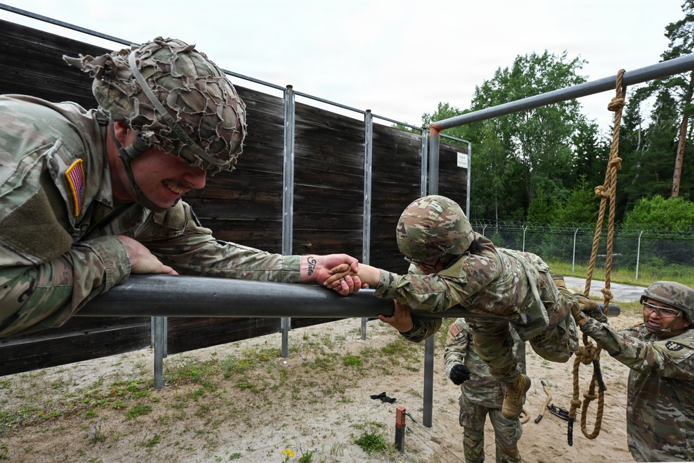 809th MRBC teamwork at Leaders Reaction Course