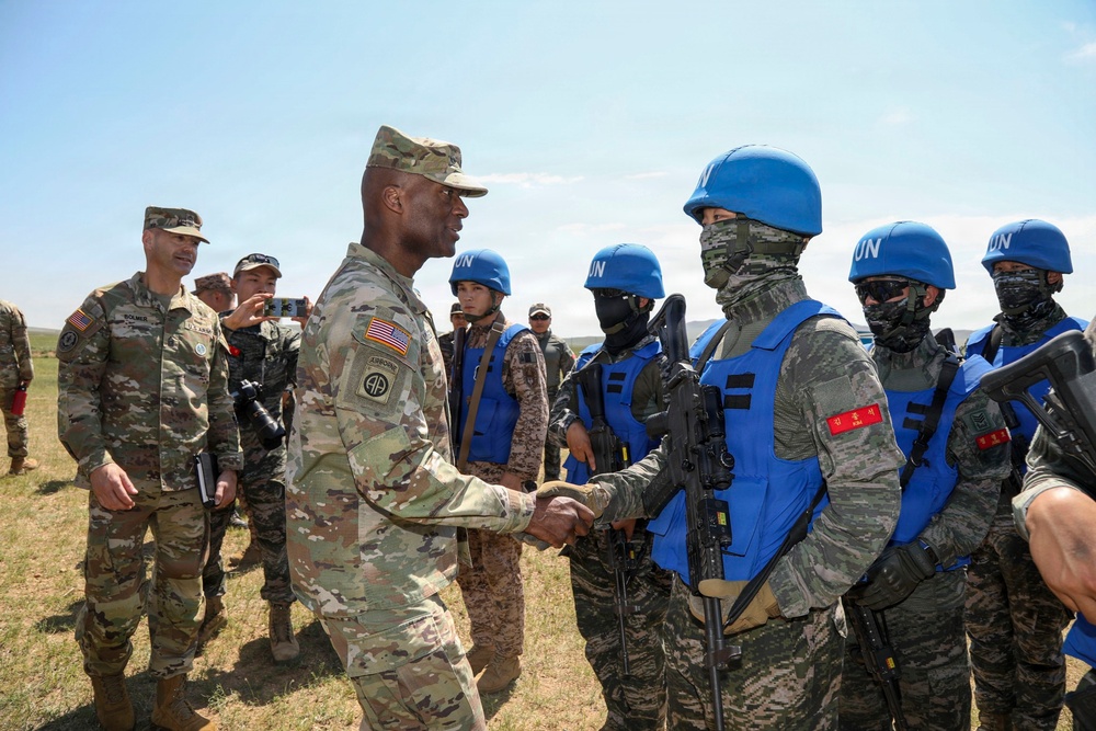 Gen. Brunson Engages with ROK Marines, Reinforces Combined Commitment at Khaan Quest 2026