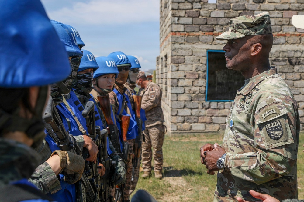 Gen. Brunson Engages with ROK Marines, Reinforces Combined Commitment at Khaan Quest 2026